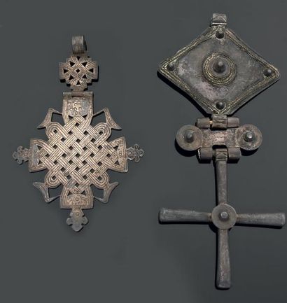 null Ensemble de pendentifs en forme de croix en métal. Ethiopie (*)