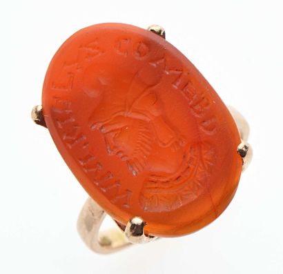 null Ring in yellow gold 18K 750 thousandths decorated with a plate of carnelian...
