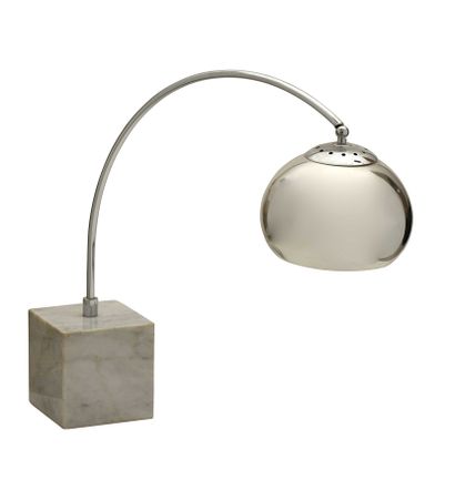 null Dans le goût de ARCO Lampe de table en métal chromé, la base en marbre. Hauteur...