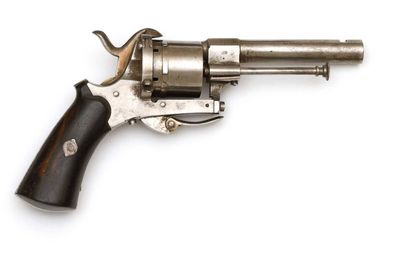 null 138 Revolver à broche 7mm. Bon état.