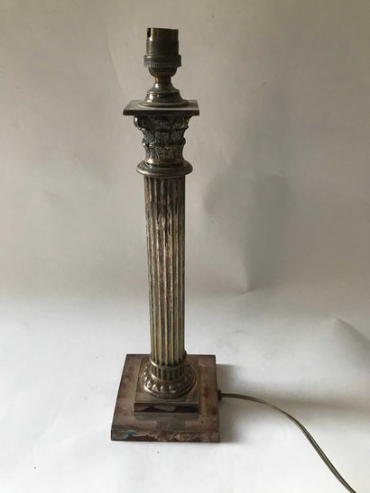 null Corinthian column in silver plated metal mounted in lamp. Height: 40cm