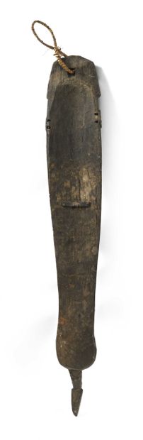 null OCEANIA Sepik valley, New Guinea Wooden mask with brown patina decorated with...