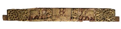 null INDIA. Decorative element in carved wood decorated with friezes of foliage and...
