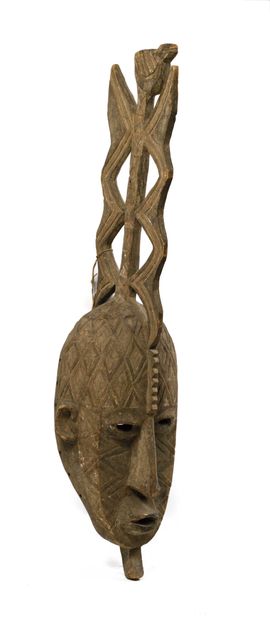 null MALI, Mossi. Wooden mask, decorated with a headdress Height : 114 cm