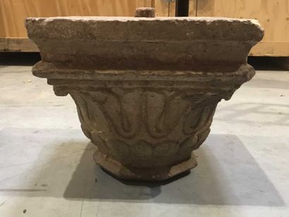 null Element of a stone capital with foliage decoration Wear 37 x 42 x42 cm France...
