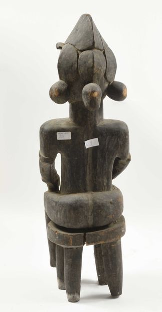 null IVORY COAST, Sénoufo. Sculpture woman sitting wood brown patina Misses Height:...