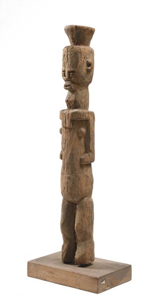 null NIGERIA, Urhobo. Sculpture of a woman, arms along the body. Traces of engobe,...