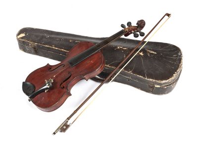 null Violin and case with a label inside Stradivarius 1722 L archer restored.