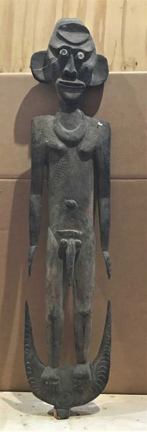 null OCEANIA, SEPIK valley Sculpture of man with brown patina, scarifications on...