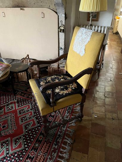 null DANS LE SALON



- Cinq fauteuils, travail rustique dont deux Voltaire. 

-...