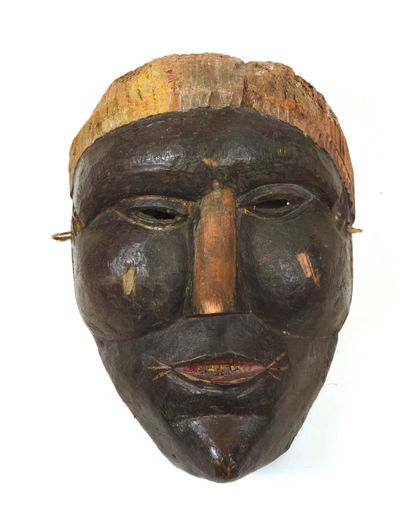 null 189 African mask in polychrome wood. Height: 28 cm - Width: 20 cm - Depth: 12...