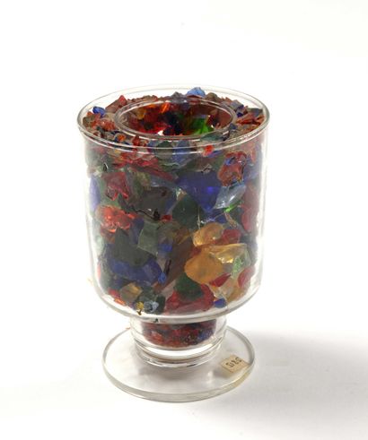 null Coupe en verre, avec morceaux de verres colorés dans la « doublure » Hauteur :...