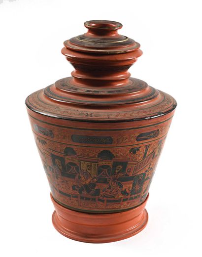 null BIRMANIE. Pot couvert en laque rouge à décor d éléphants, Hauteur : 35 cm