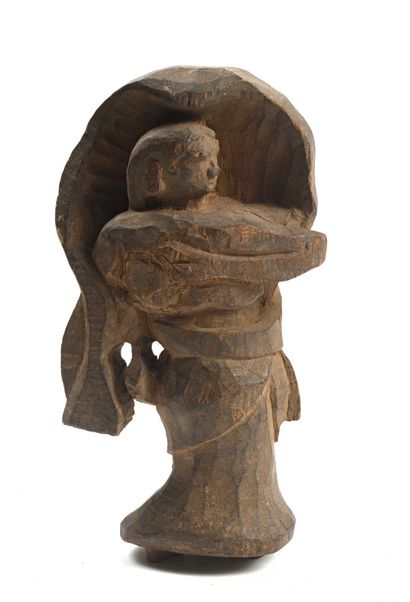 null INDE. Sculpture en bois personnage féminin stylisé. Haut 20cm