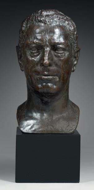 Raymond MARTIN (1910 - 1992) Portrait de Monsieur Alain ROUSSEL Sculpture en bronze...