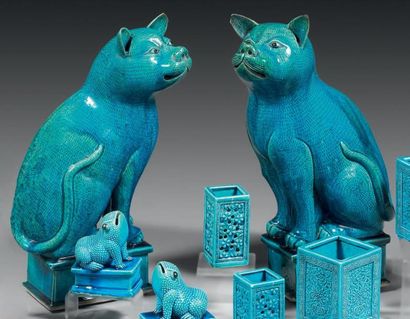 EXTREME-ORIENT Céramique de la Chine - Epoque XIXe siècle Paire de chats assis sur...