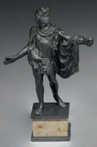 null Bronze à patine brune représentant l'Apollon du Belvédère. Italie, XIXe siècle....