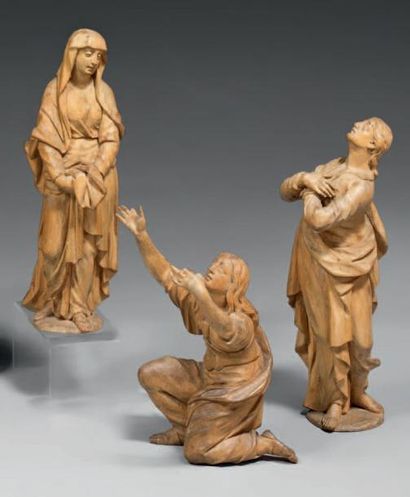 null Trois statuettes en bois sculpté représentant la Vierge, Saint Jean et Marie-Madeleine....