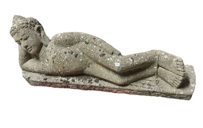 null Sculpture in reconstituted stone decorated with a reclining figure. In the taste...