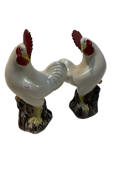 null Pair of roosters in polychrome ceramic. 
H : 32 cm