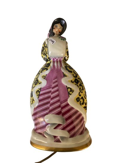 null ROBJ
Lamp night light woman with the muff.
Polychrome porcelain.
Signed.
Height...