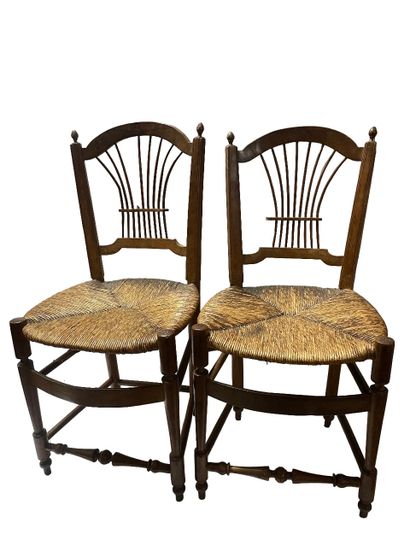 null Paire de chaises paillées en bois, XIXe siècle.
H : 86 cm.
(Accidents)
