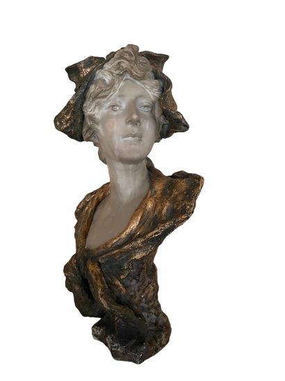 null Georges MORIN (1874-1950)
Buste d'une jeune femme 
Terre cuite polychrome.
Vers...
