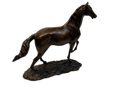 null Horse in patinated regula resting on a black marble base.
H : 38 cm
Reprodu...