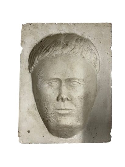 null Mould of face in plaster, inscription with felt pen on the back.
30 x 23 x 9...