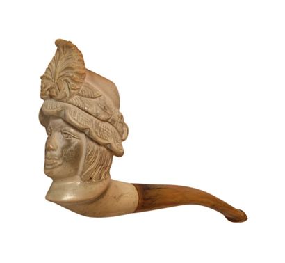 null Meerschaum pipe with a head covered with feathers. XIXth century.