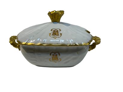 null Part of a service in Limoges porcelain with edges moved and curved and a gold...