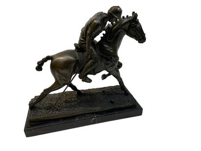 null MILO (after)
The Polo player.
Proof in patinated regula resting on a black marble...