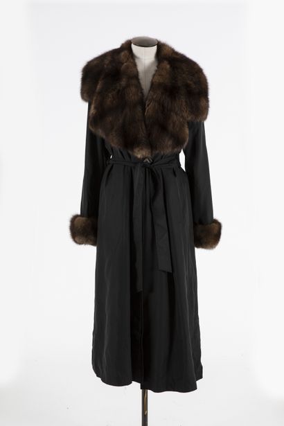 null MILADY: Long fur coat, notched collar in mink, hook and belt closure, two side...