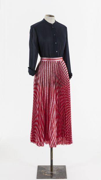 null GUCCI: Long pleated skirt in pink and red lurex, closure on the side by a zip,...