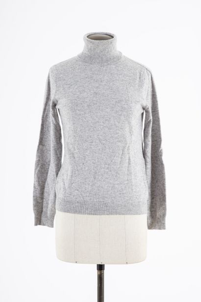 null ERIC BOMPARD: Set of two cashmere sweaters, one with a large collar, long sleeves,...