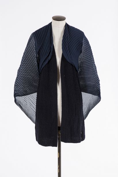 null EMPORIO ARMANI _ XANDRES: Lot including: navy blue pleated stole, a navy blue...