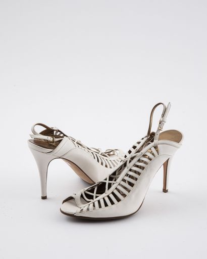 null ESCADA: White openwork leather pumps with link, strap closure. S. 37,5 Ht. Heel:...