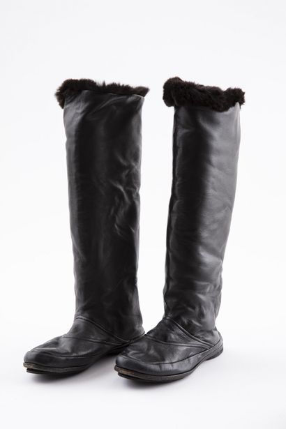 null JIMMY CHOO : Lot de deux Paires de Bottes en cuir et daim noir, fourré à l'intérieur....