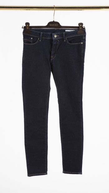null CAROLINE BISS - ANONYME : Lot de deux jeans, l'un blanc T.36, l'autre bleu surpiqué...