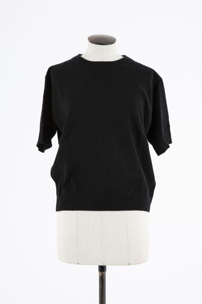 null ERIC BOMPARD: Set of two cashmere sweaters one black V-neck navy blue long sleeves,...