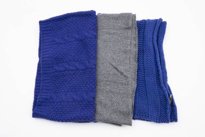 ESCADA - DKNY: Lot de trois écharpes en laine,...