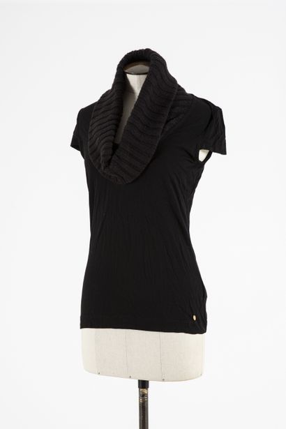 null ESCADA: Black wool and viscose sweater, short-sleeved funnel neck T. S VERSACE:...