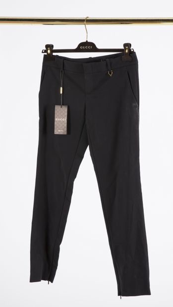 null GUCCI - VERSACE - ESCADA : Lot d'un pantalon en viscose noire, T.38, et d'un...