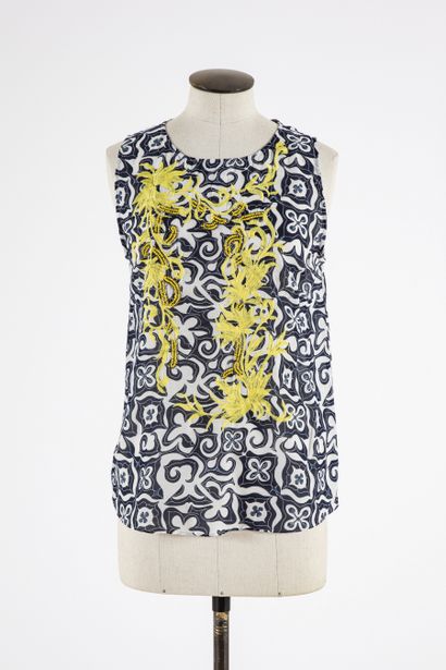 null DESIGUAL : Lot including : a polyester coat with yellow herringbone pattern,...
