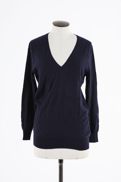 null ERIC BOMPARD: Set of two cashmere sweaters, one navy blue, V-neck, long sleeves,...