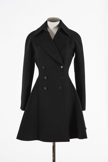 null ALAIA : Long Manteau ceintré en drap de laine noire, col cranté, fermeture croisée,...