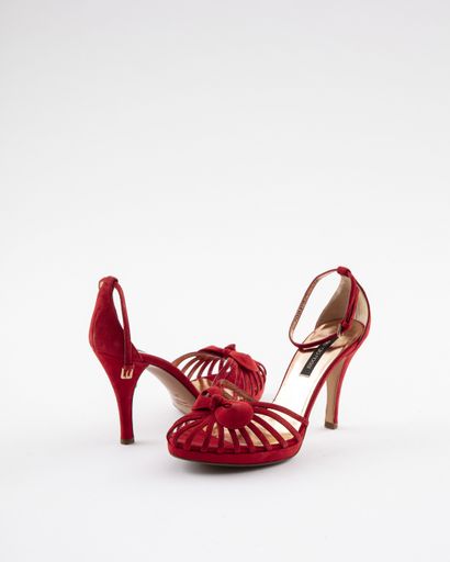 SERGIO ROSSI : Sandales en daim rouge à décor...