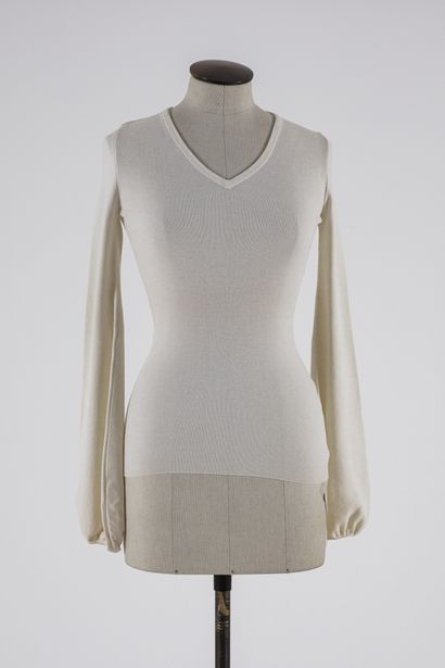 null EMILIO PUCCI - VERSACE: Set of two sweaters, one in cream wool, V-neck, long...