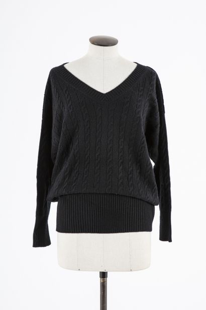 null UNIQLO - ANONYMOUS : Set of two sweaters, one in beige wool with round neck,...