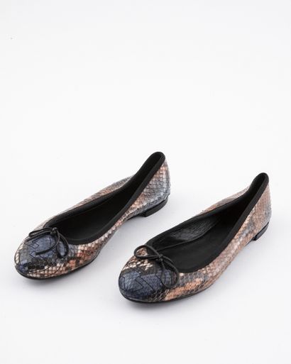 null GUCCI: Two pairs of ballerinas, one in gold leather and the other in python...